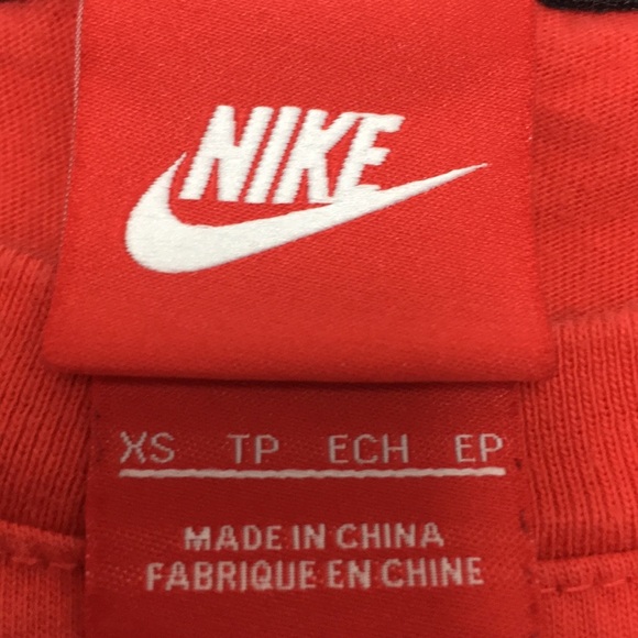 ✅Women Nike Shirt Size XS - Picture 3 of 4